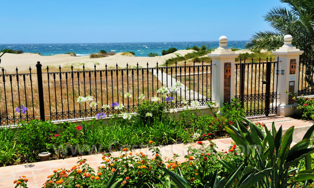 Opportuniteit! Urgente verkoop! Exclusief eerstelijns strandappartement te koop in Marbella 8413