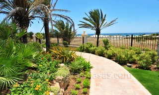 Opportuniteit! Urgente verkoop! Exclusief eerstelijns strandappartement te koop in Marbella 8412 