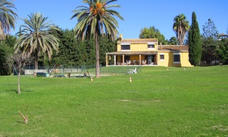 Villa, finca te koop op groot grondstuk - Estepona - Costa del Sol - Zuid-Spanje 0
