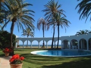Eerste lijn strand - Beachfront - villa te koop te Marbella - Costa del Sol