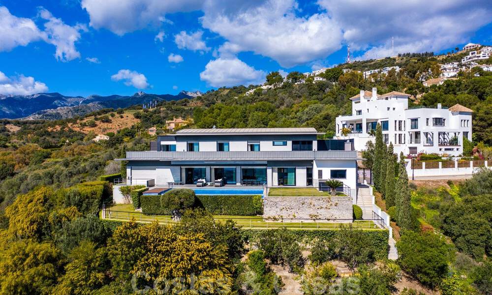 Instapklare moderne villa te koop met schitterend open zeezicht net ten oosten van Marbella centrum 32704