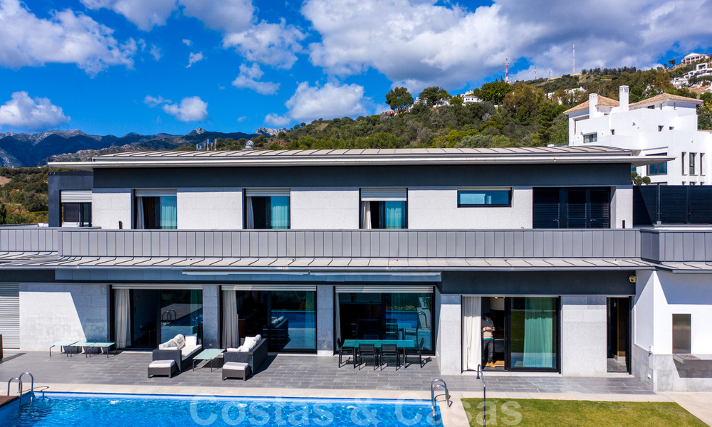 Instapklare moderne villa te koop met schitterend open zeezicht net ten oosten van Marbella centrum 32705