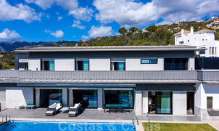 Instapklare moderne villa te koop met schitterend open zeezicht net ten oosten van Marbella centrum 32705 