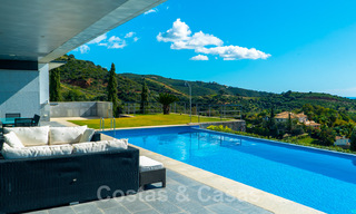 Instapklare moderne villa te koop met schitterend open zeezicht net ten oosten van Marbella centrum 32716 