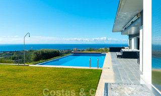 Instapklare moderne villa te koop met schitterend open zeezicht net ten oosten van Marbella centrum 32719 