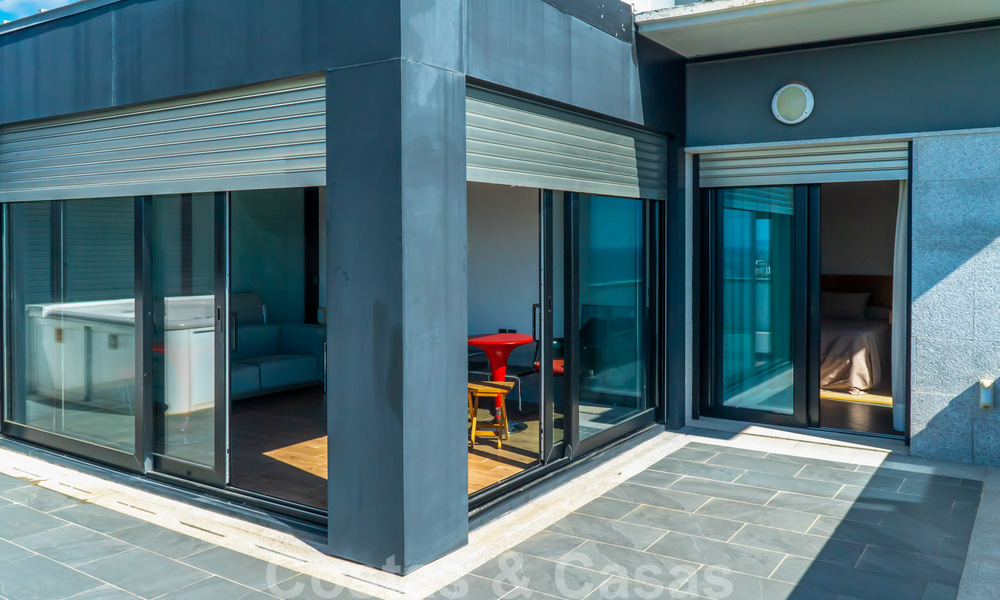 Instapklare moderne villa te koop met schitterend open zeezicht net ten oosten van Marbella centrum 32732