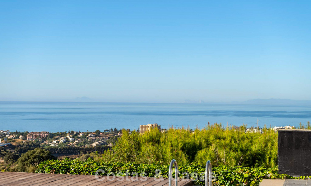 Instapklare moderne villa te koop met schitterend open zeezicht net ten oosten van Marbella centrum 787822