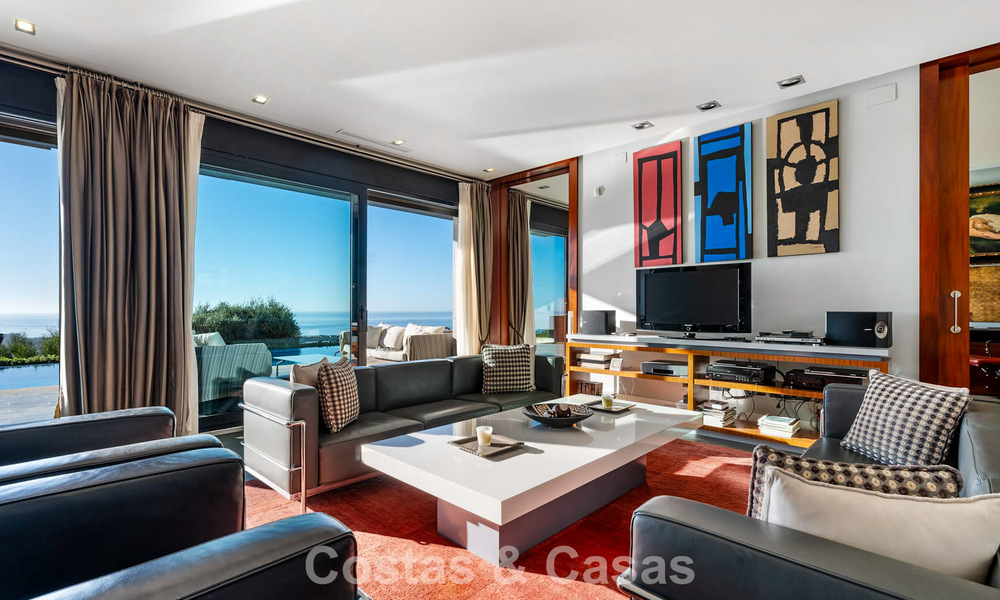 Instapklare moderne villa te koop met schitterend open zeezicht net ten oosten van Marbella centrum 787824