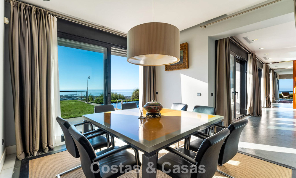 Instapklare moderne villa te koop met schitterend open zeezicht net ten oosten van Marbella centrum 787826