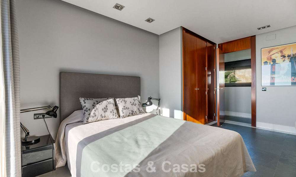Instapklare moderne villa te koop met schitterend open zeezicht net ten oosten van Marbella centrum 787835