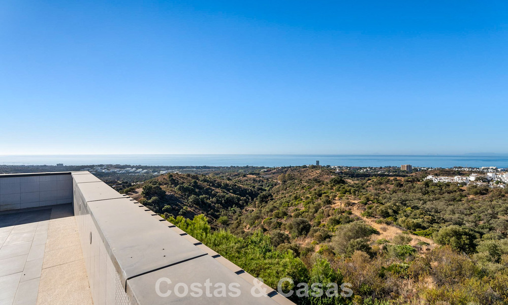 Instapklare moderne villa te koop met schitterend open zeezicht net ten oosten van Marbella centrum 787842