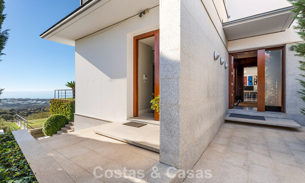 Instapklare moderne villa te koop met schitterend open zeezicht net ten oosten van Marbella centrum 787844