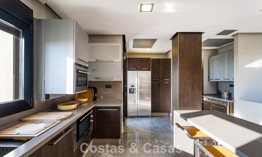 Instapklare moderne villa te koop met schitterend open zeezicht net ten oosten van Marbella centrum 787854