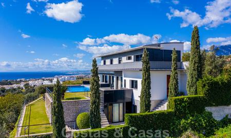 Instapklare moderne villa te koop met schitterend open zeezicht net ten oosten van Marbella centrum 787861