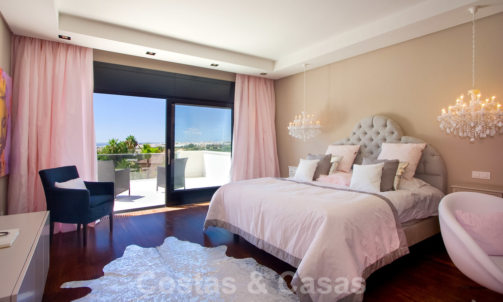 Indrukwekkende hedendaagse luxe villa met gastenappartement te koop in de Golf Vallei van Nueva Andalucia, Marbella 22594