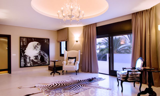 Indrukwekkende hedendaagse luxe villa met gastenappartement te koop in de Golf Vallei van Nueva Andalucia, Marbella 22600 