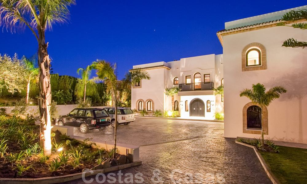 Indrukwekkende hedendaagse luxe villa met gastenappartement te koop in de Golf Vallei van Nueva Andalucia, Marbella 22609