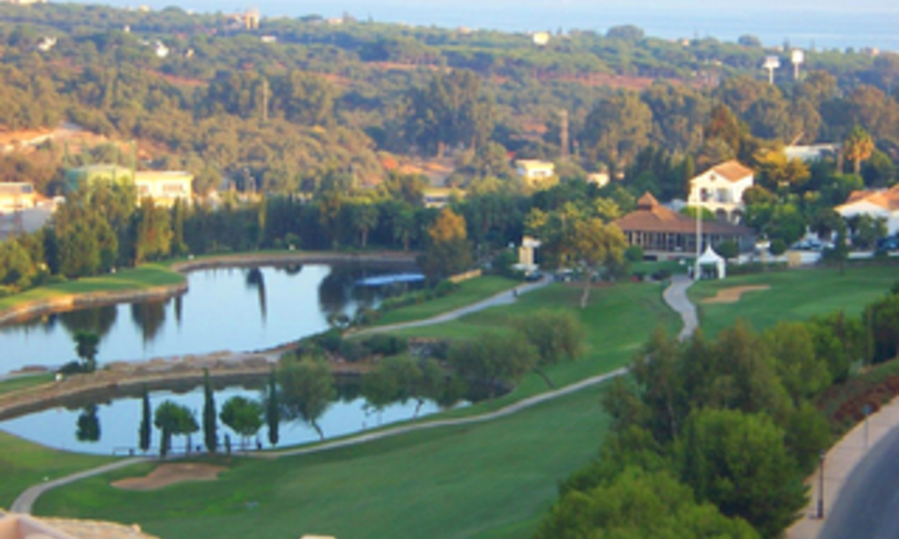 Villa te koop, eigen private en beveiligde urbanisatie, Oost Marbella 1