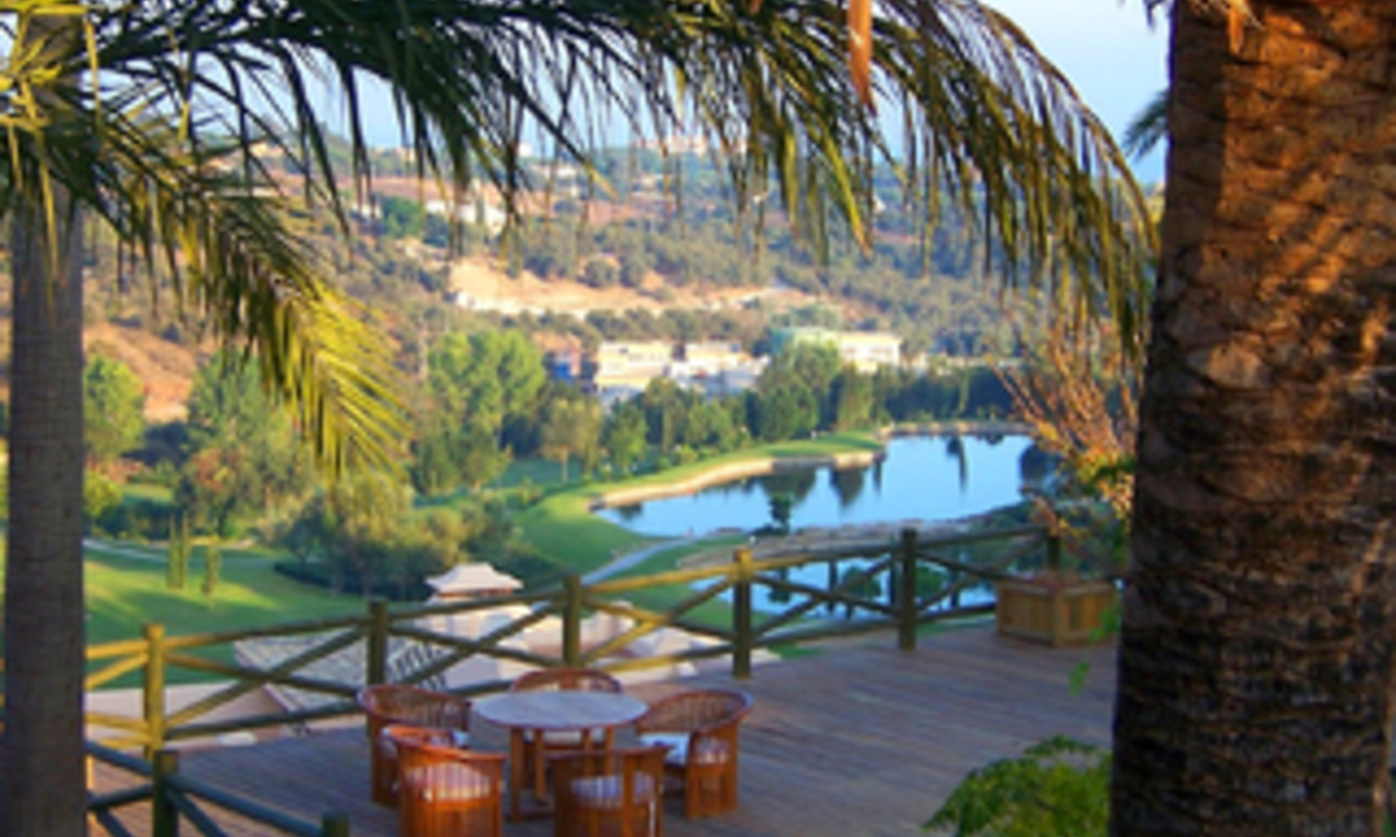 Villa te koop, eigen private en beveiligde urbanisatie, Oost Marbella 0