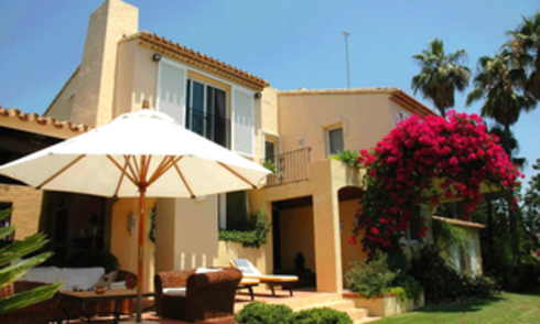 Villa te koop met 2 gastenverblijven in Marbella - Benahavis 