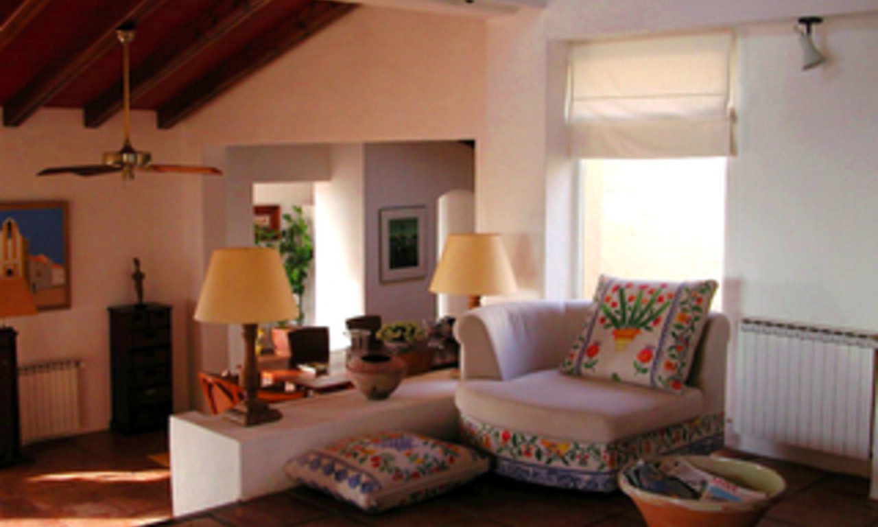 Villa te koop met 2 gastenverblijven in Marbella - Benahavis 7