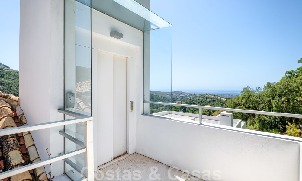 Te koop: Moderne villa op een gated country club in Marbella - Benahavis. Terug op de markt en verlaagd in prijs. 25950