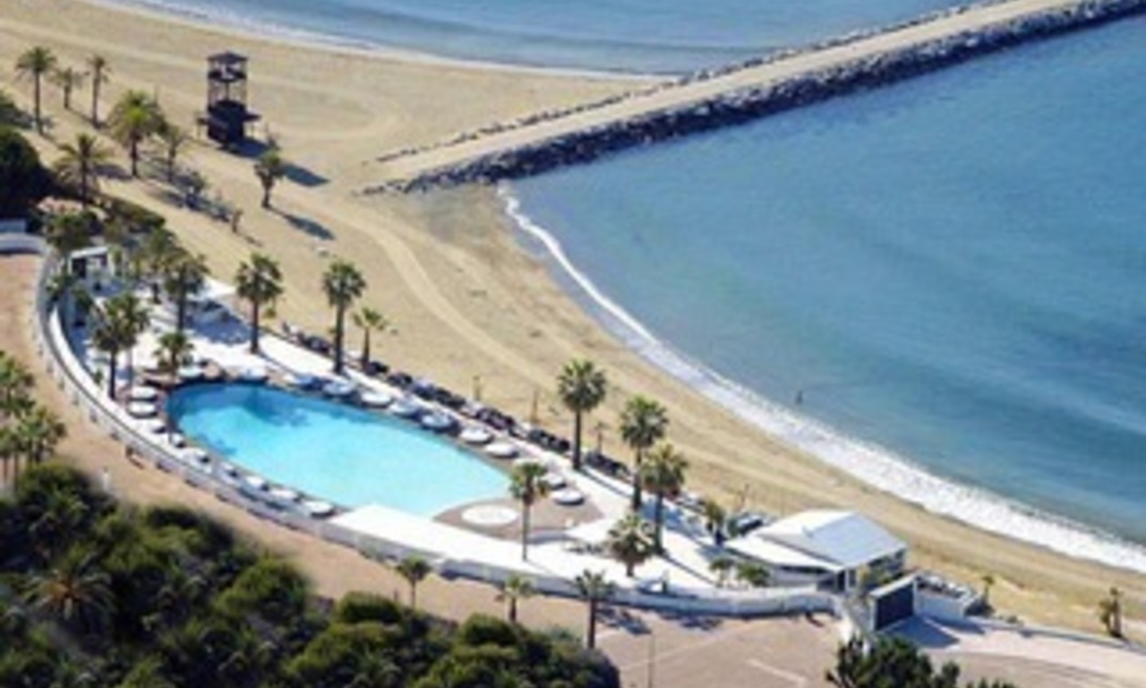 Beachside appartement te koop, tweede lijn strand, Puerto Banus - Marbella 19