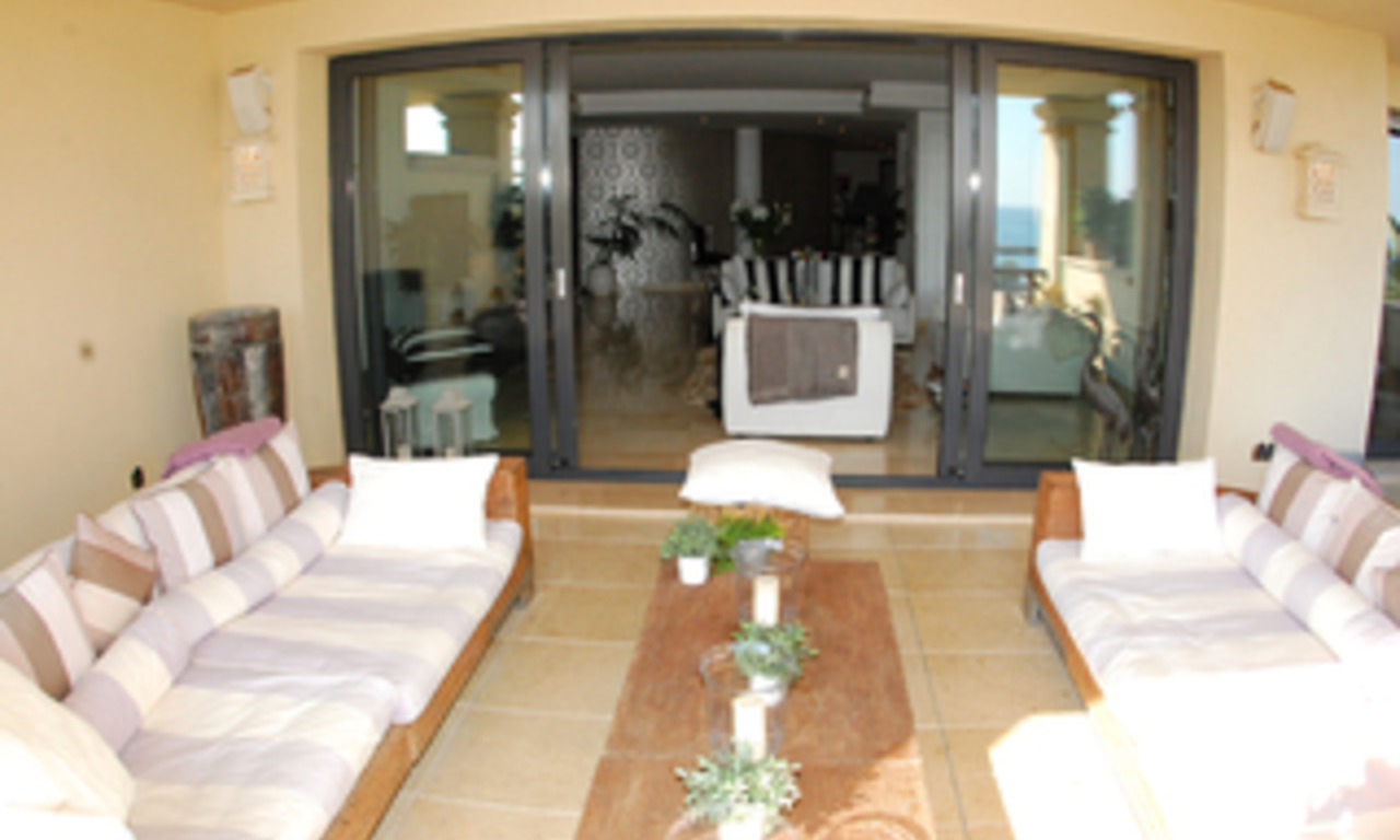 Luxe beachfront appartement te koop in Puerto Banus - Marbella 11