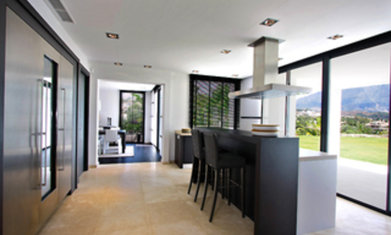 Marbella villa for sale: Frontline golf, moderne villa te koop in Nueva Andalucia - Marbella 12