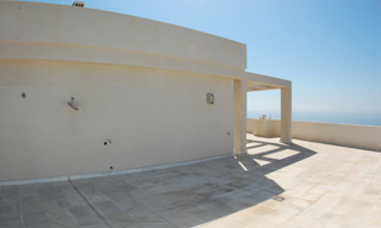 Nieuw Beachfront penthouse te koop, aan de boulevard centrum Estepona - Costa del Sol 1