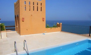 Beachfront luxe penthouse appartement te koop, New Golden Mile, Marbella - Estepona 0