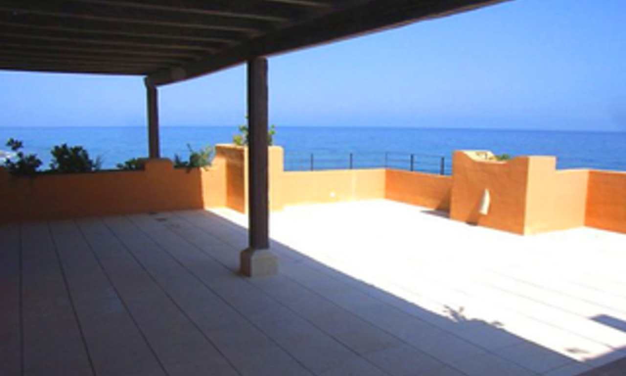 Beachfront luxe penthouse appartement te koop, New Golden Mile, Marbella - Estepona 3