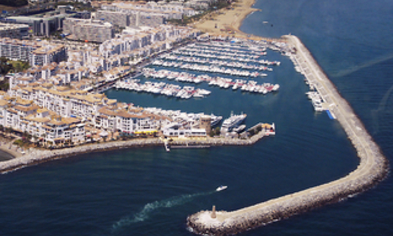 Marbella te Huur: commercieel pand, winkel, boetiek in Puerto Banus 0