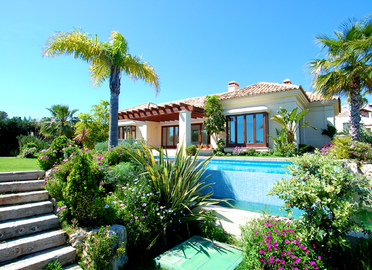 Nieuwe villa in een gated resort te koop in het gebied van Marbella - Benahavis