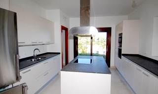 Nieuwe villa in een gated resort te koop in het gebied van Marbella - Benahavis 11
