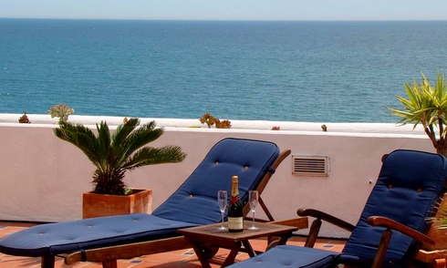 Beachfront penthouse appartement te koop in Estepona 