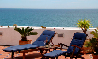 Beachfront penthouse appartement te koop in Estepona 1