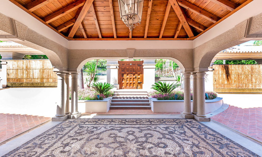Luxe villa te koop met open zeezicht in Sierra Blanca, Marbella 22212