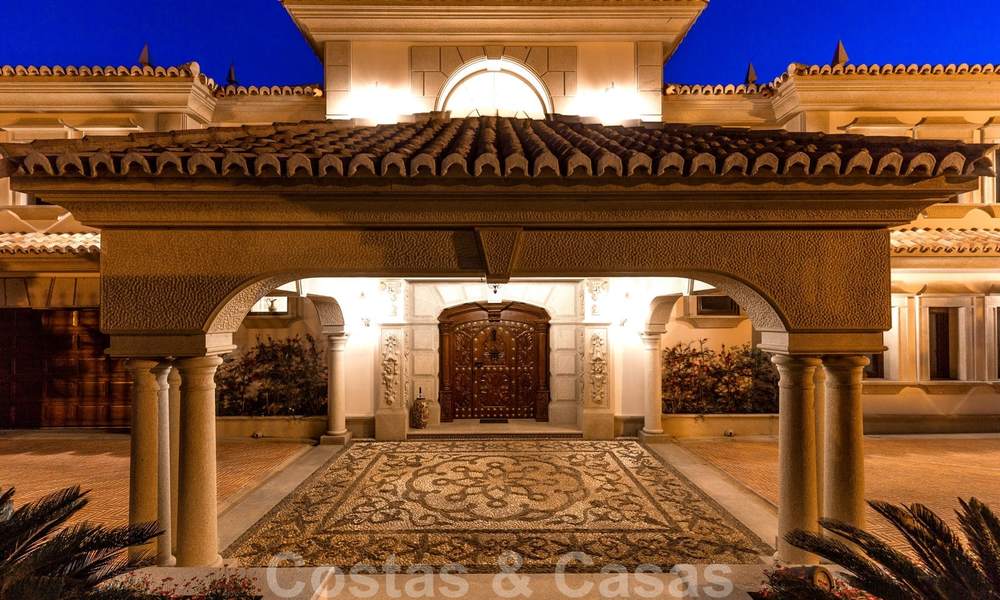 Luxe villa te koop met open zeezicht in Sierra Blanca, Marbella 22222