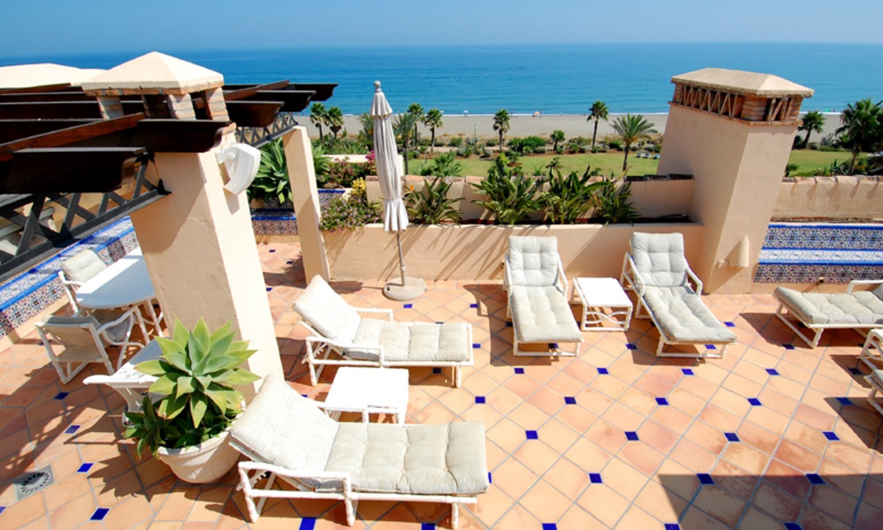 Frontline beach penthouse te koop - New Golden Mile tussen Puerto Banus (Marbella) en Estepona centrum 2