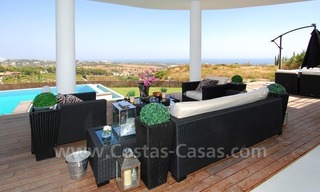 Spoedverkoop - Moderne nieuwe villa te koop op een exclusief golfresort tussen Marbella, Benahavis en Estepona 11