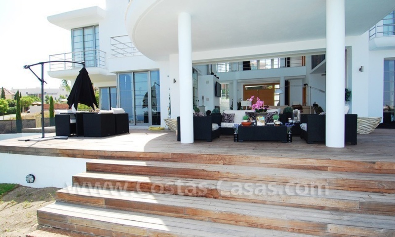 Spoedverkoop - Moderne nieuwe villa te koop op een exclusief golfresort tussen Marbella, Benahavis en Estepona 8