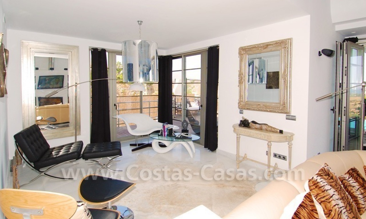Spoedverkoop - Moderne nieuwe villa te koop op een exclusief golfresort tussen Marbella, Benahavis en Estepona 15