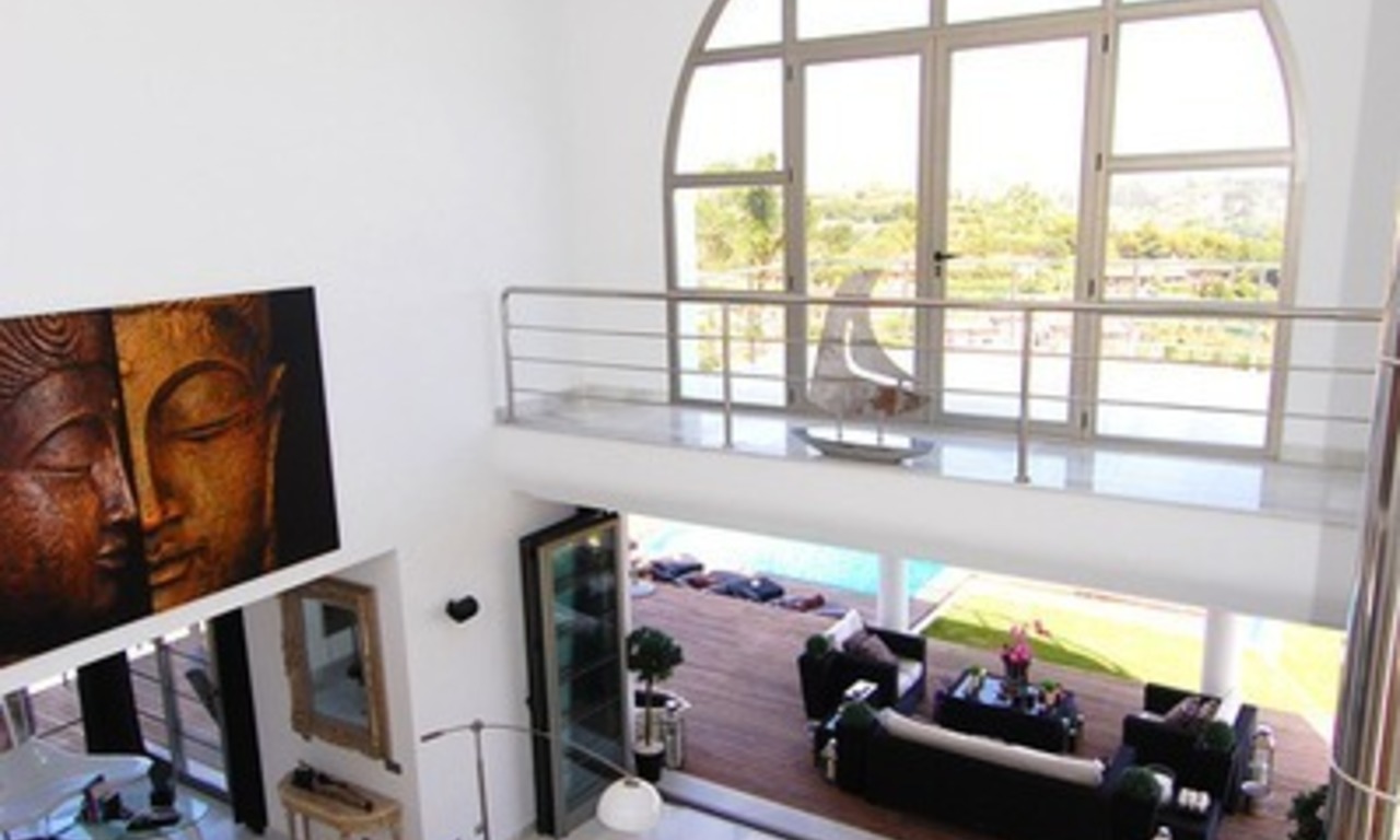 Spoedverkoop - Moderne nieuwe villa te koop op een exclusief golfresort tussen Marbella, Benahavis en Estepona 23