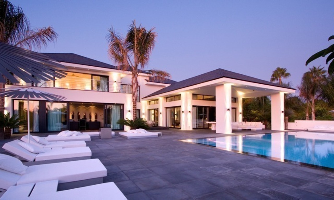 Nieuwe luxueuze moderne villa te koop exclusieve beachside urbanisatie Los Monteros Playa - Marbella 2