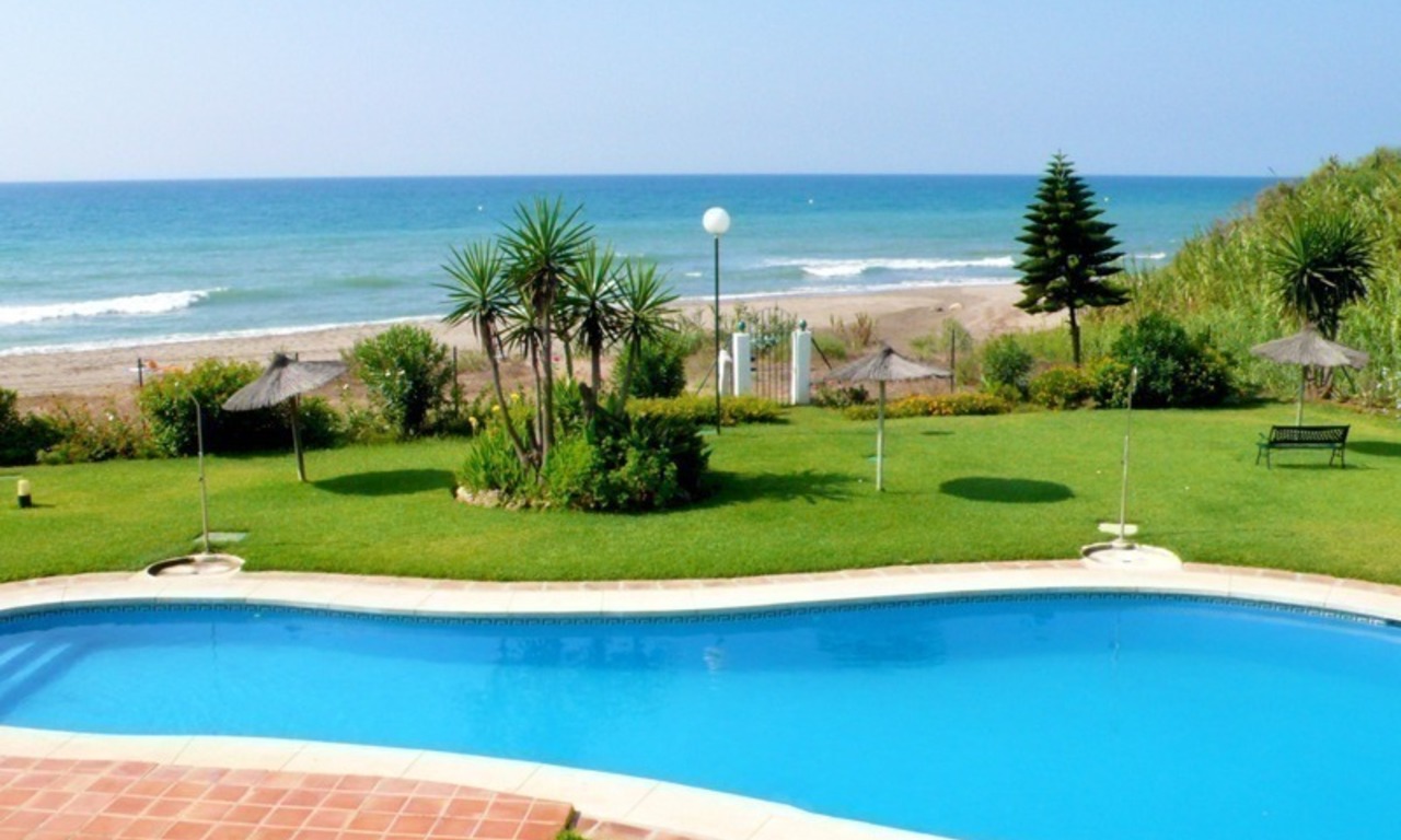Appartement te koop direct aan het strand in Mijas, Costa del Sol 0