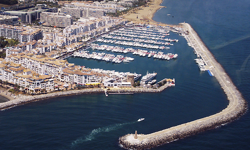 Commercieel pand te huur in de haven van Puerto Banus 