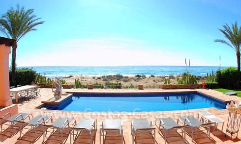 Exclusieve Beachfront villa te koop, eerste lijn strand, Bahia de Marbella – Los Monteros te Marbella 