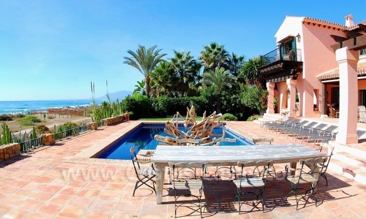 Exclusieve Beachfront villa te koop, eerste lijn strand, Bahia de Marbella – Los Monteros te Marbella 4