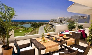 Moderne Frontline golf appartementen te koop, Marbella -Benahavis 0